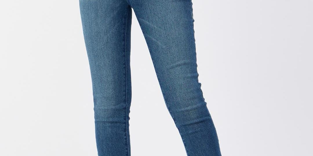 womens_jeans_a02c9ce1-51e4-4e52-b593-b8f34992575d.jpg